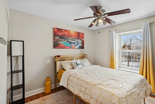 $359,900 | 220 Pinehurst Drive, Mundelein, IL 60060