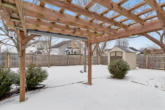 $359,900 | 220 Pinehurst Drive, Mundelein, IL 60060
