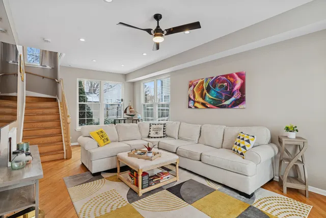 $359,900 | 220 Pinehurst Drive, Mundelein, IL 60060