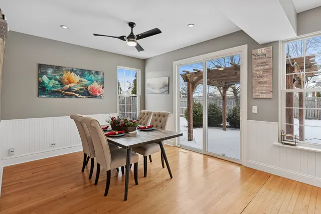 $359,900 | 220 Pinehurst Drive, Mundelein, IL 60060