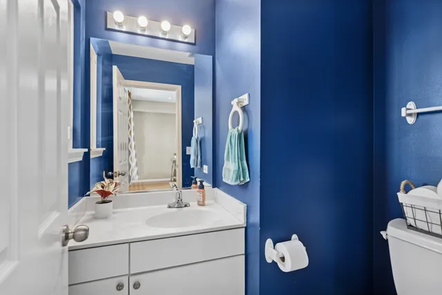 $359,900 | 220 Pinehurst Drive, Mundelein, IL 60060