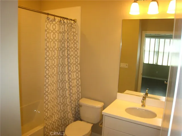 $4,200 | 235 Kempton, Irvine, CA 92620