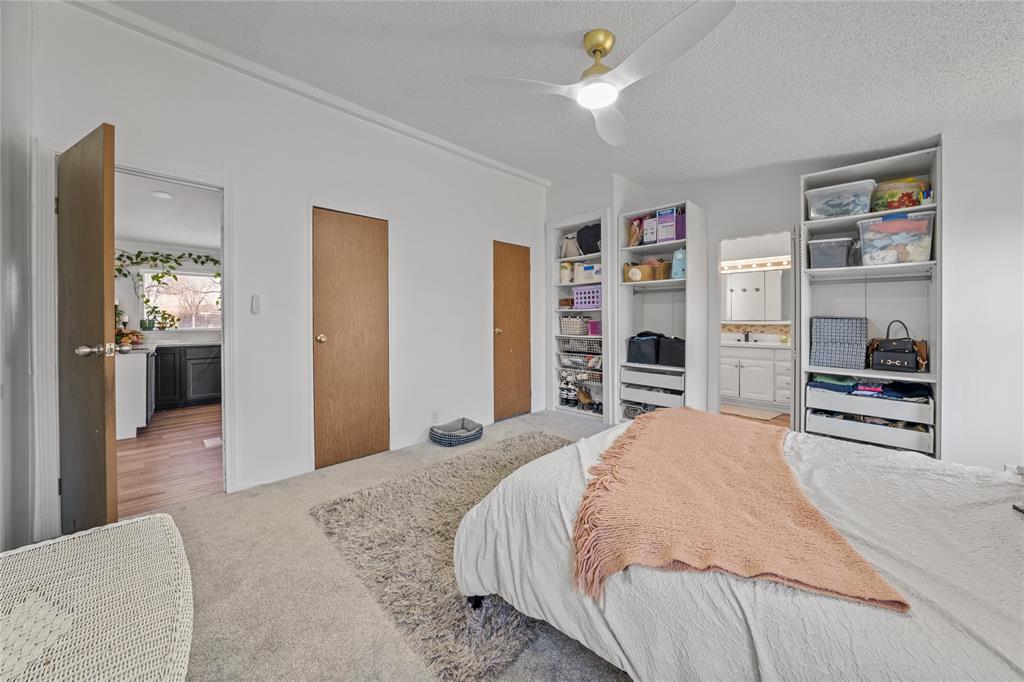 169 Cumberland Trail Bridgeport, TX 76426 - Photo 15 of 23 a bedroom with a bed and closet