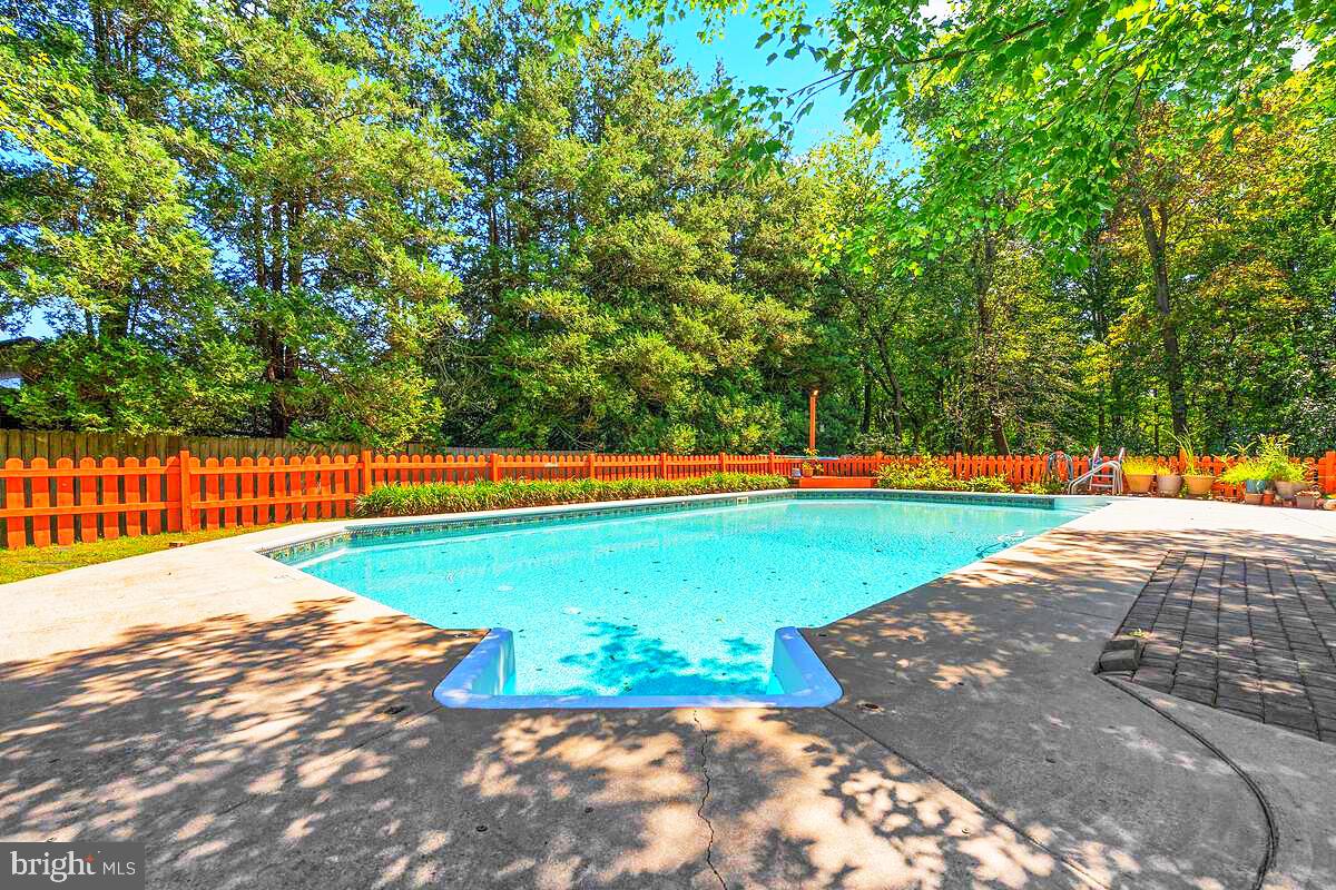 20701 Bell Bluff Road Gaithersburg, MD 20882 - Photo 3 of 46 Gallery Image 3