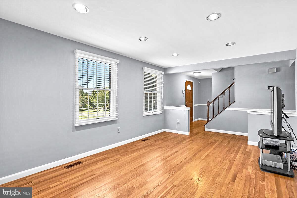 20701 Bell Bluff Road Gaithersburg, MD 20882 - Photo 6 of 46 Gallery Image 6