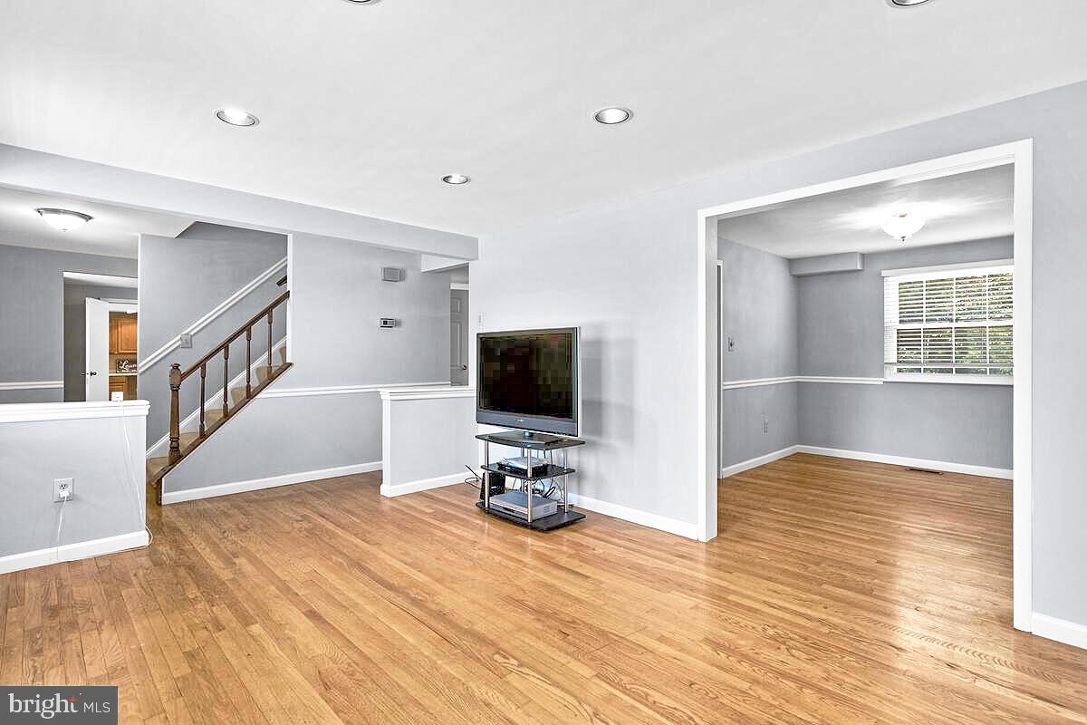 20701 Bell Bluff Road Gaithersburg, MD 20882 - Photo 7 of 46 Gallery Image 7