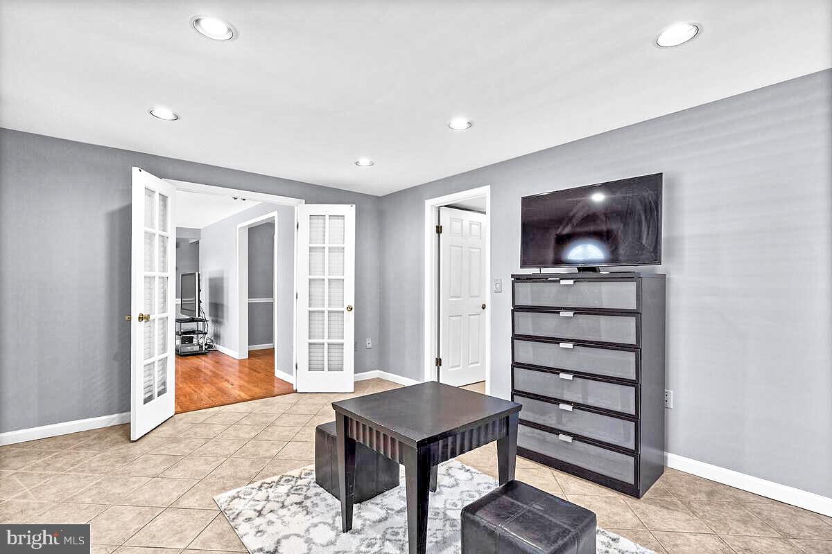 20701 Bell Bluff Road Gaithersburg, MD 20882 - Photo 10 of 46 Gallery Image 10