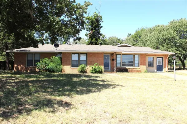 $349,000 | 860 North Harbin Drive, Stephenville, TX 76401