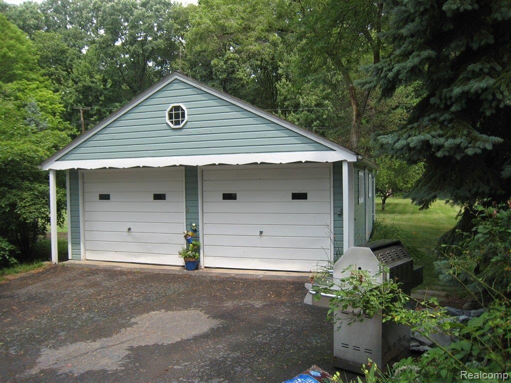 8558 Rucker Road Grosse Ile, MI 48138 - Photo 20 of 25 Garage