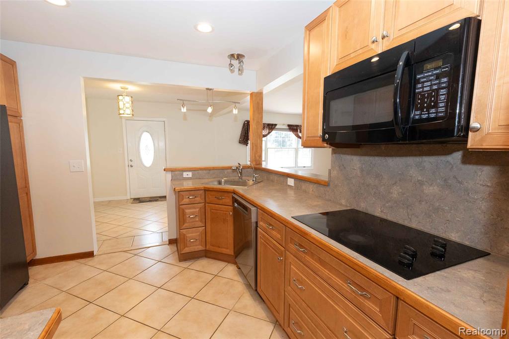 5140 Eastview Road Clarkston, MI 48346 - Photo 8 of 53 Gallery Image 8