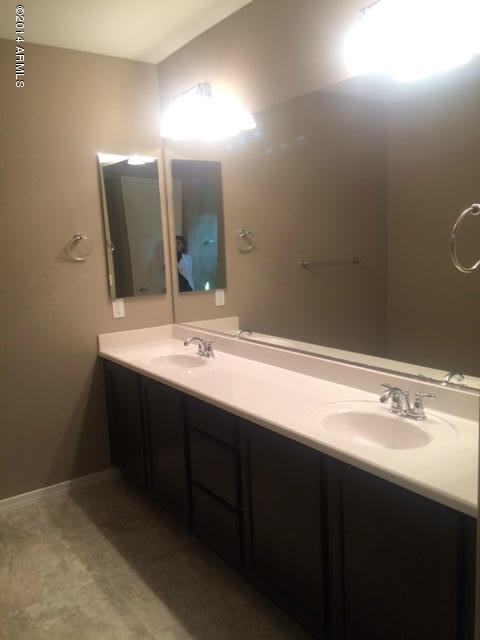 2546 West Rabjohn Road Phoenix, AZ 85085 - Photo 10 of 16 Master Bath