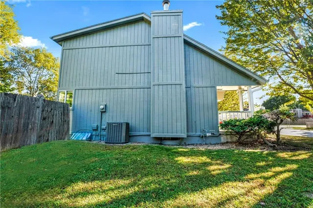 $349,999 | 2400 Northwest 1 Street, Blue Springs, MO 64014