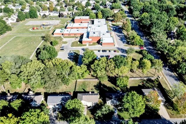 $349,999 | 2400 Northwest 1 Street, Blue Springs, MO 64014