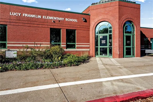 $349,999 | 2400 Northwest 1 Street, Blue Springs, MO 64014