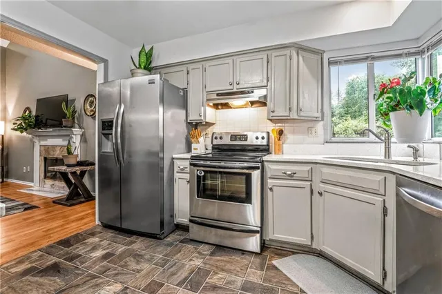 $349,999 | 2400 Northwest 1 Street, Blue Springs, MO 64014