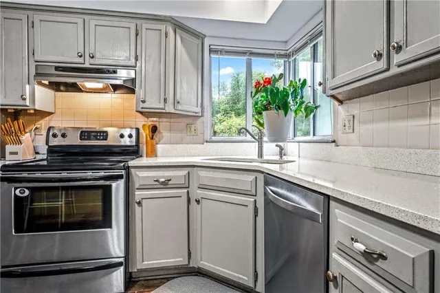 $349,999 | 2400 Northwest 1 Street, Blue Springs, MO 64014