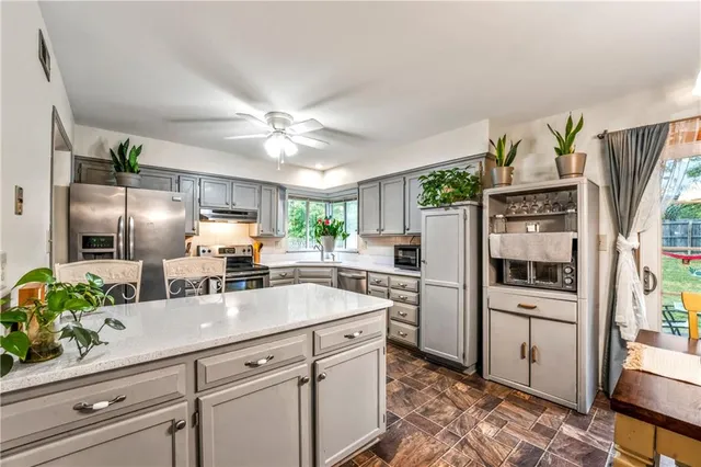 $349,999 | 2400 Northwest 1 Street, Blue Springs, MO 64014