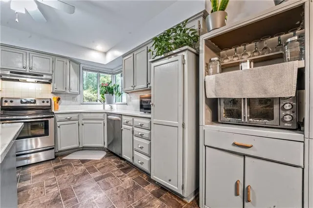 $349,999 | 2400 Northwest 1 Street, Blue Springs, MO 64014