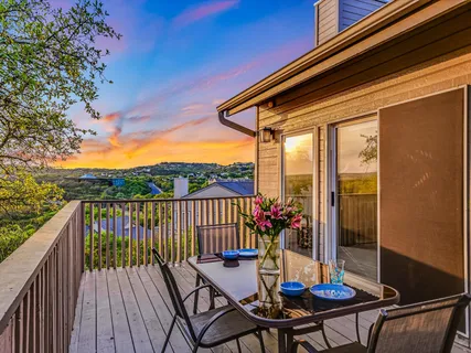 $595,000 | 5603 Oakwood Cove, Unit 212, Austin, TX 78731