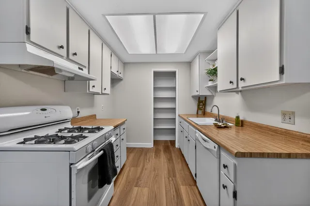 $499,000 | 2017 North Cirby Way, Roseville, CA 95661