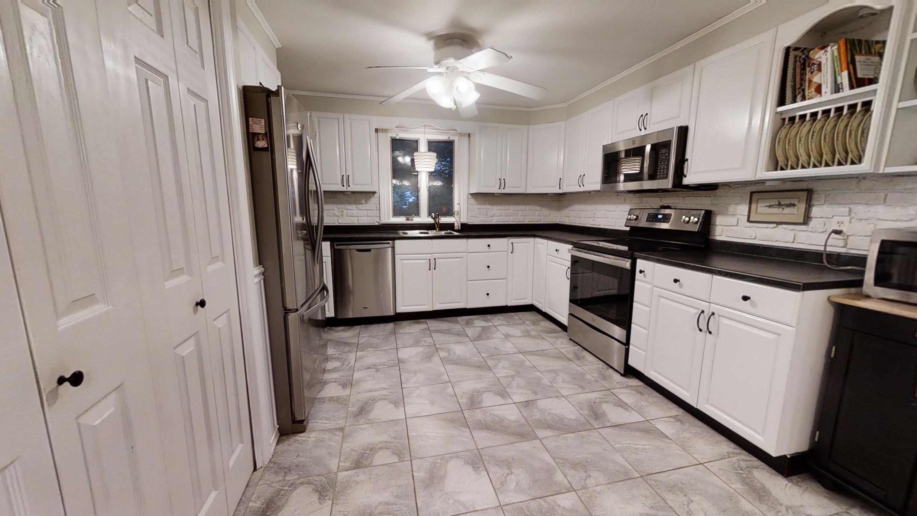 9 Sawmill Road Atkinson, NH 03811 - Photo 3 of 28 Gallery Image 3