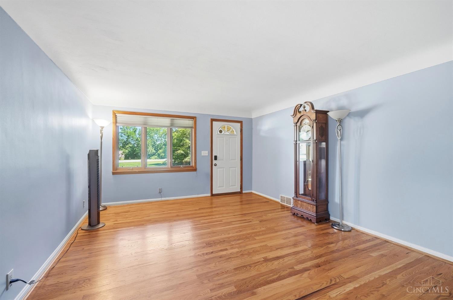 4605 Boomer Road Cincinnati, OH 45247 - Photo 5 of 69 Gallery Image 5