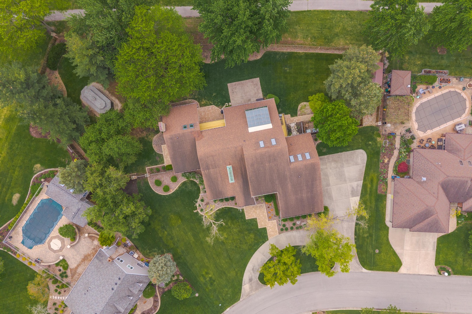 1810 Cardinal Court Pontiac, IL 61764 - Photo 79 of 88 an aerial view of a house with a garden and yard