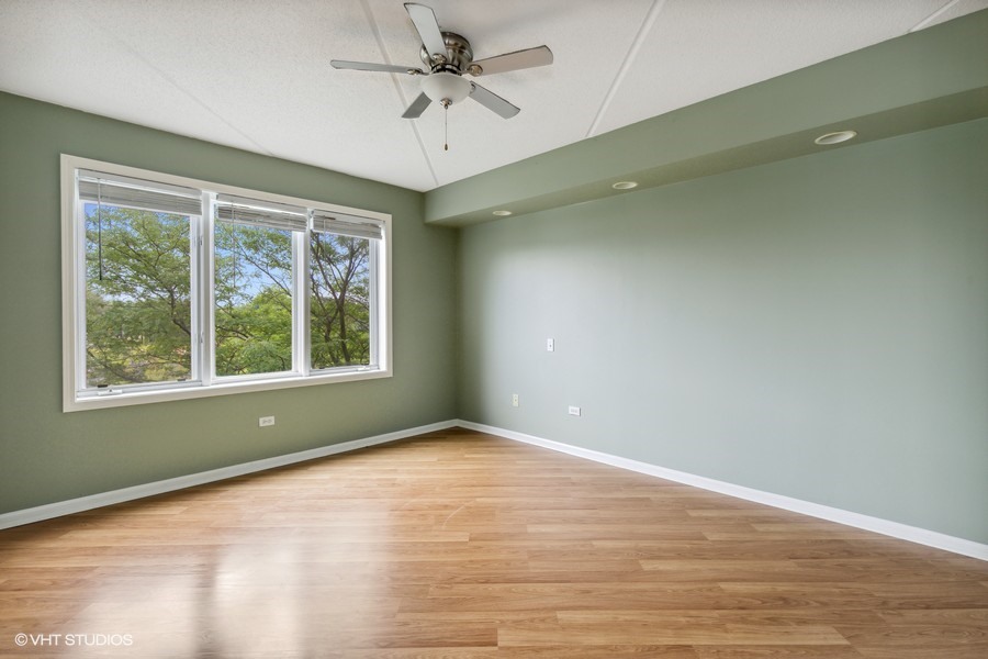 351 Town Pl Circle, Unit 405 Buffalo Grove, IL 60089 - Photo 8 of 13 a view of an empty room with a window