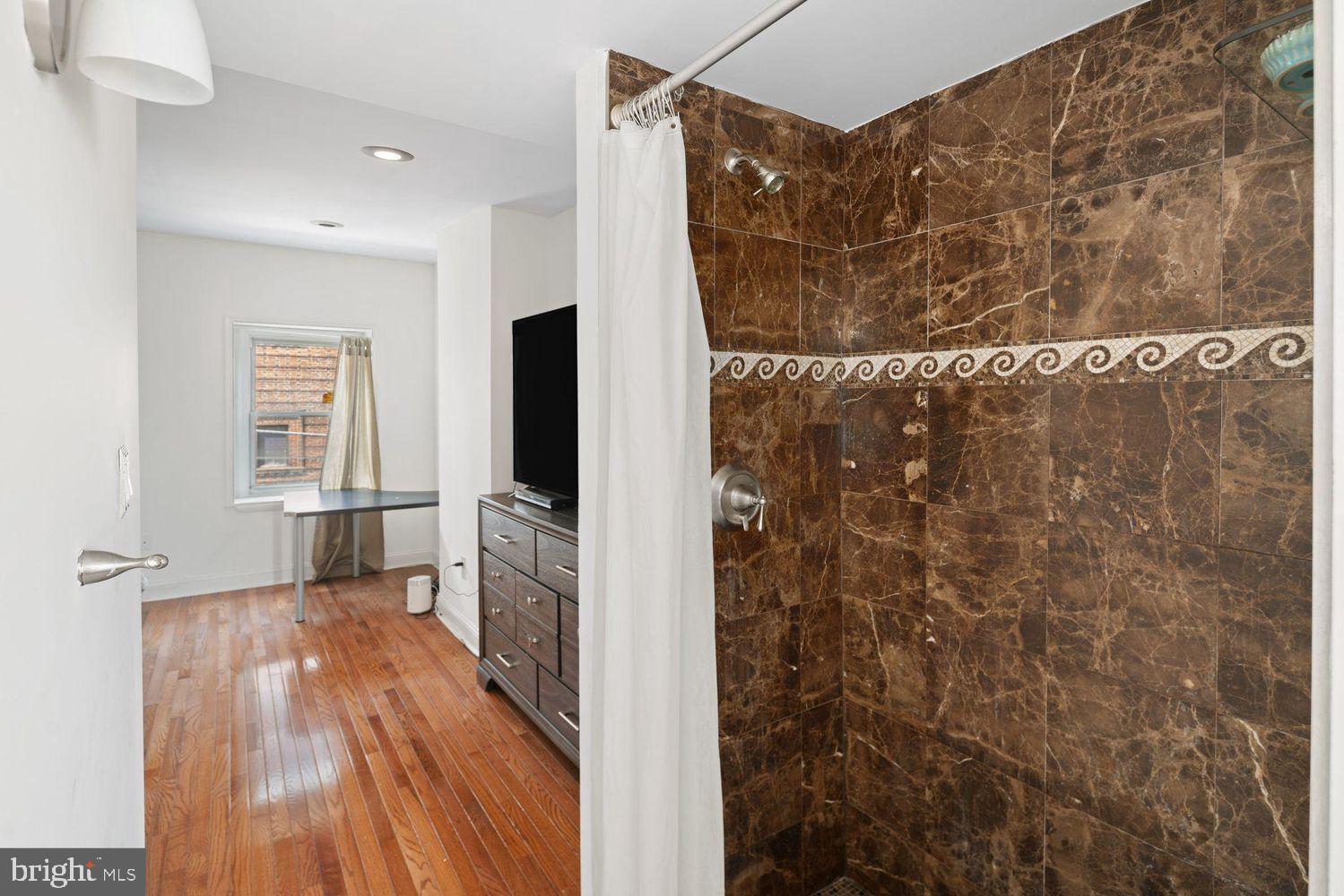 2320 Fitzwater Street Philadelphia, PA 19146 - Photo 22 of 29