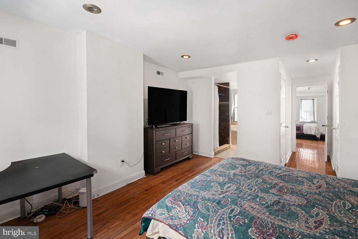 2320 Fitzwater Street Philadelphia, PA 19146 - Photo 25 of 29