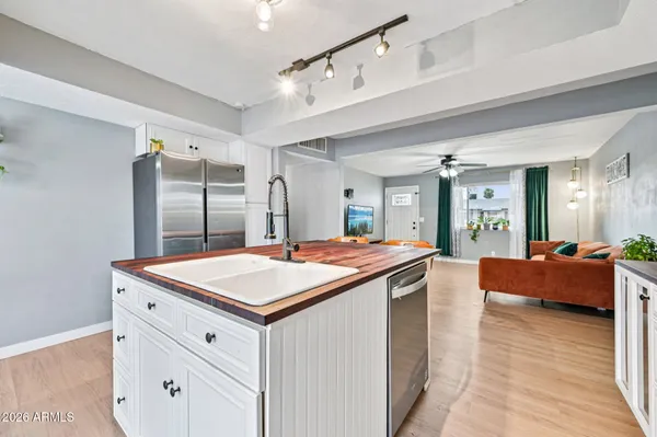 $389,999 | 3338 West Corrine Drive, Phoenix, AZ 85029