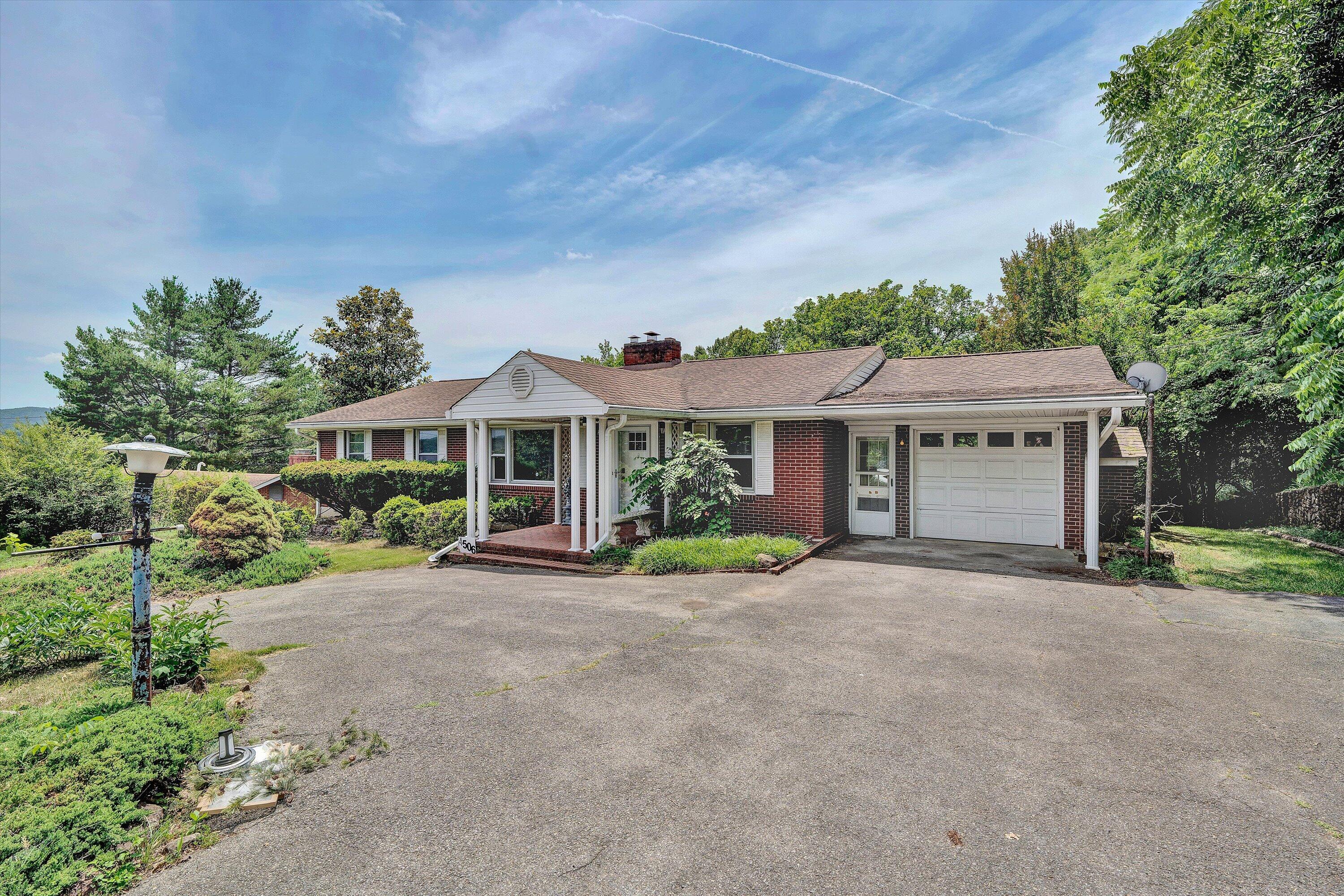4506 Rosecrest Road Roanoke, VA 24018 - Photo 1 of 49 01-DSC00244
