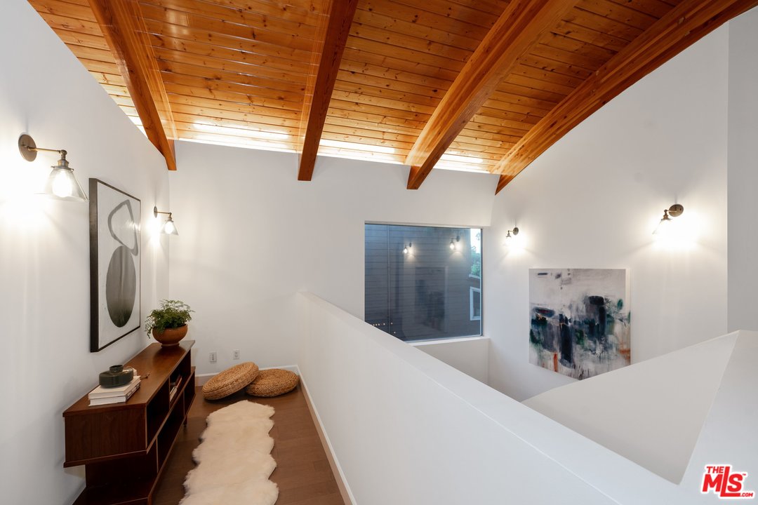 918 Howard Street Marina del Rey, CA 90292 - Photo 24 of 38 a view of a hallway with furniture and a window