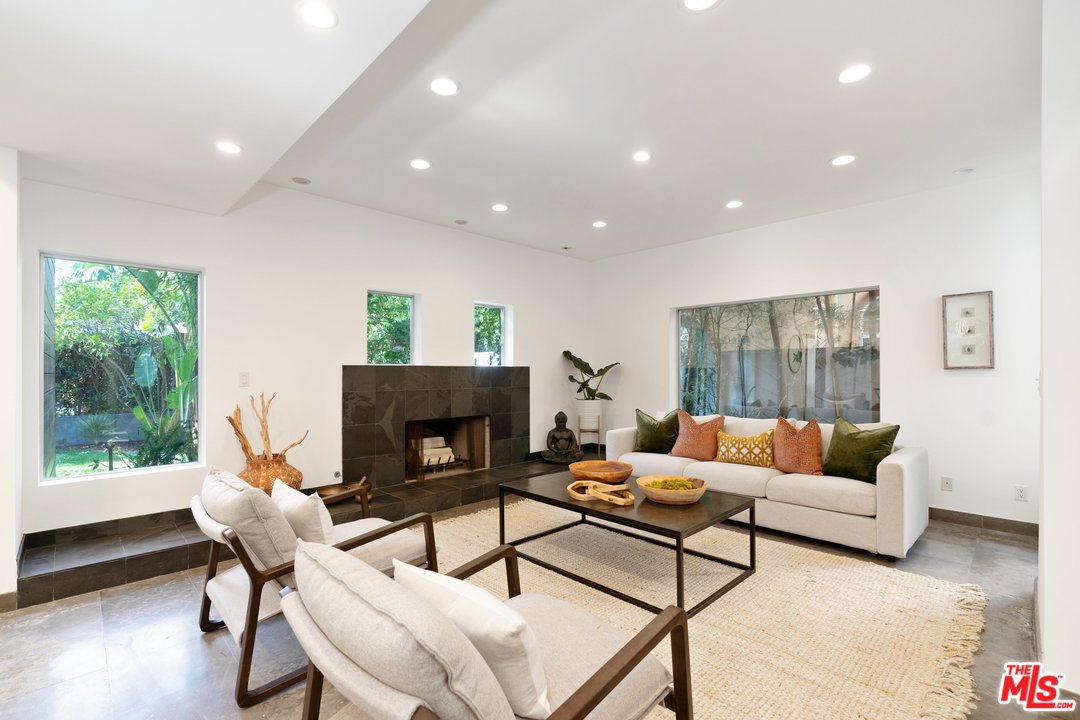 918 Howard Street Marina del Rey, CA 90292 - Photo 4 of 38 a living room with furniture and a wooden floor