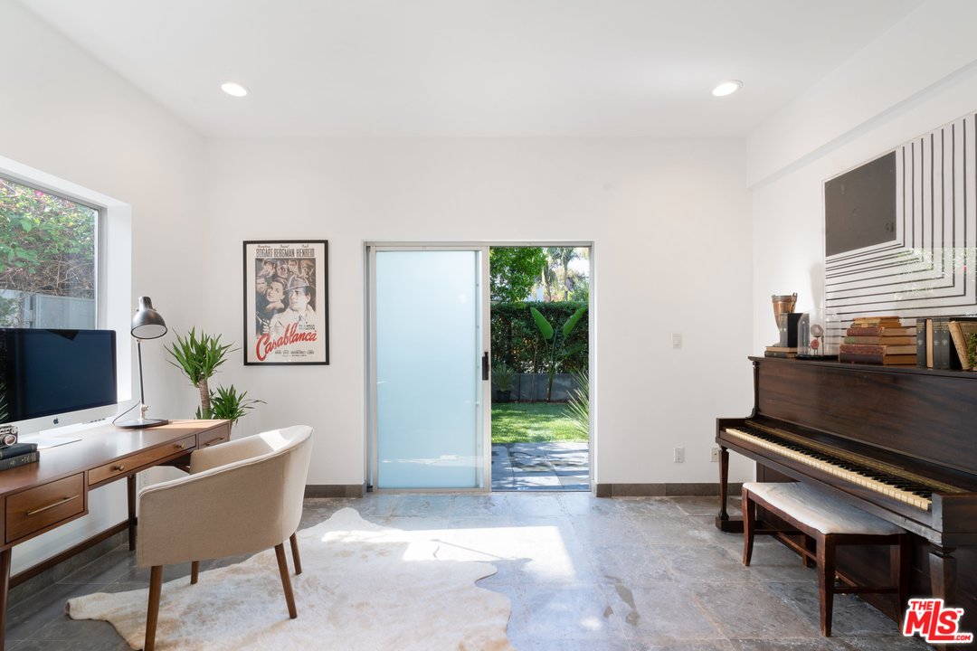 918 Howard Street Marina del Rey, CA 90292 - Photo 6 of 38 a workspace with furniture and a piano