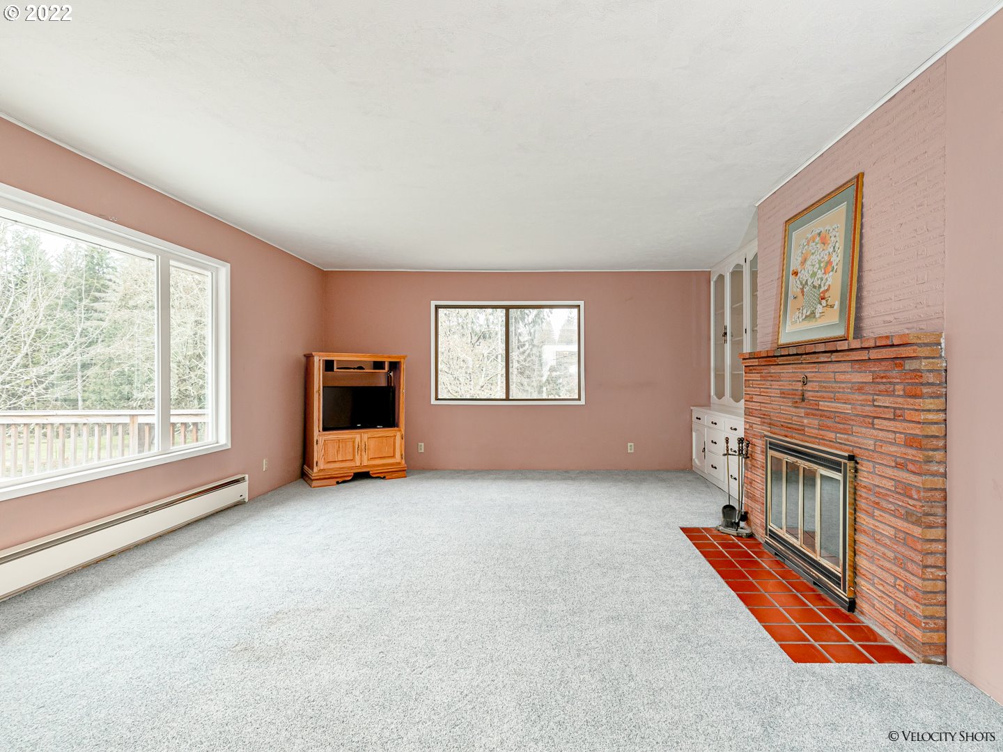 40050 Southeast Paul Moore Road Sandy, OR 97055 - Photo 8 of 32 an empty room with furniture and a fireplace