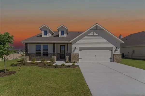 $369,900 | 1221 Sabine River Lane, Springtown, TX 76082