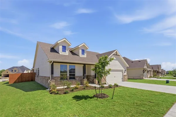 $369,900 | 1221 Sabine River Lane, Springtown, TX 76082