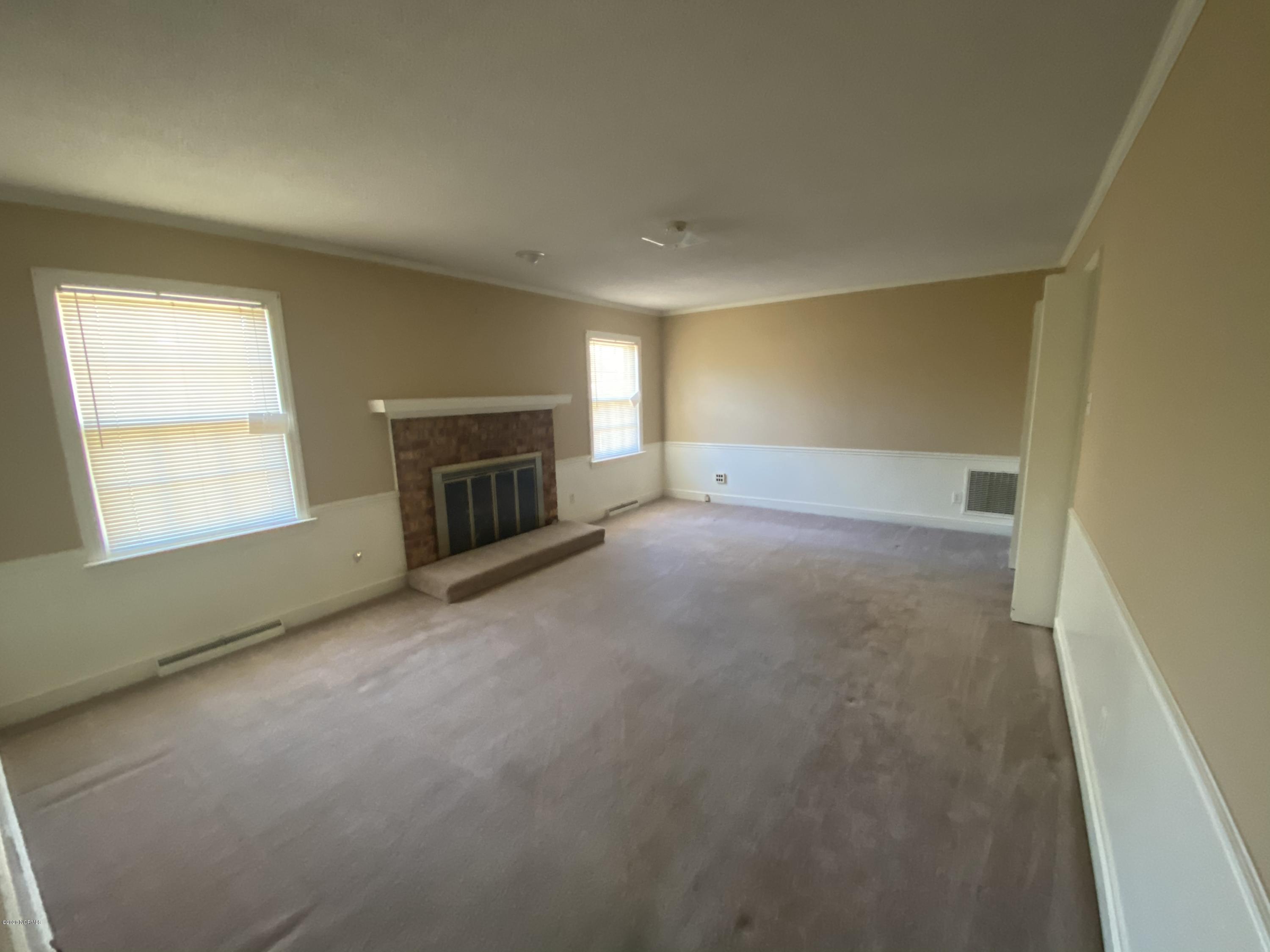 2308 Hardee Road Kinston, NC 28504 - Photo 12 of 23 Large living room space