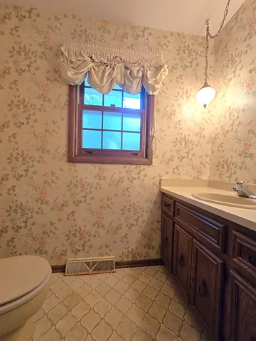 $389,000 | 1 Birchwood Court, Wind Point, WI 53402