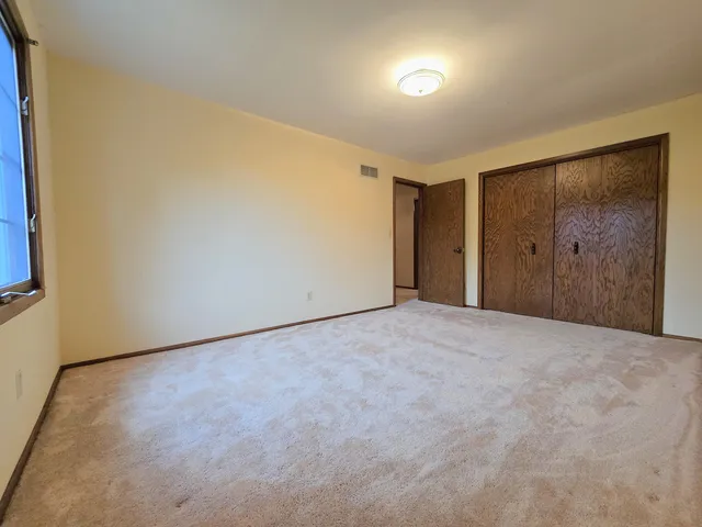 $389,000 | 1 Birchwood Court, Wind Point, WI 53402