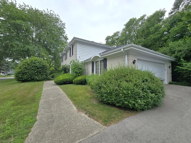 $389,000 | 1 Birchwood Court, Wind Point, WI 53402