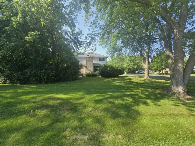 $389,000 | 1 Birchwood Court, Wind Point, WI 53402