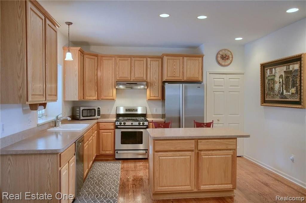 2054 Baron Rochester Hills, MI 48307 - Photo 14 of 32