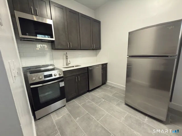 $1,450 | 156 Garfield Avenue, Unit 2, New London, CT 06320