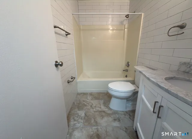 $1,450 | 156 Garfield Avenue, Unit 2, New London, CT 06320