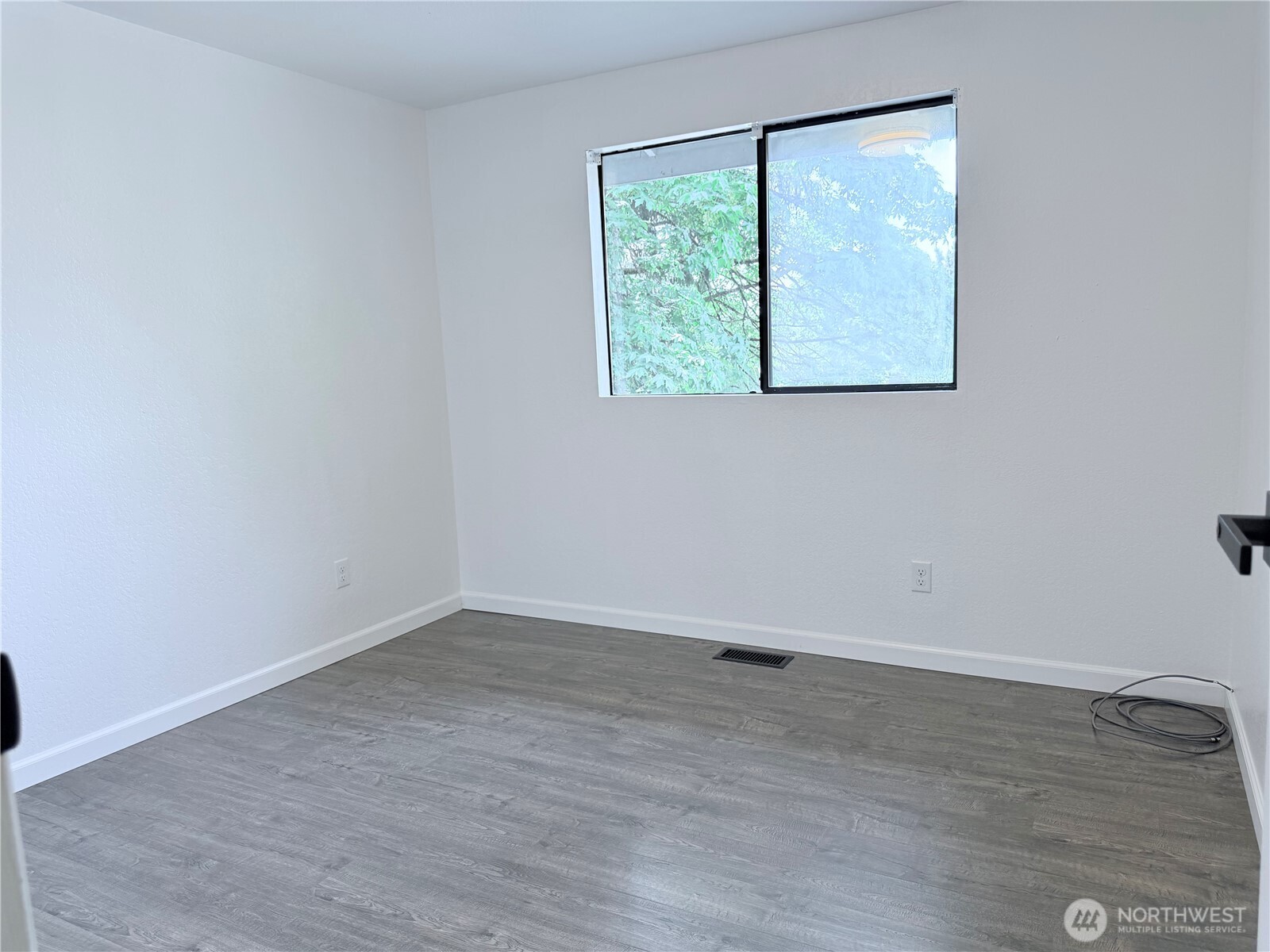 904 North Waugh Road Mount Vernon, WA 98273 - Photo 11 of 40