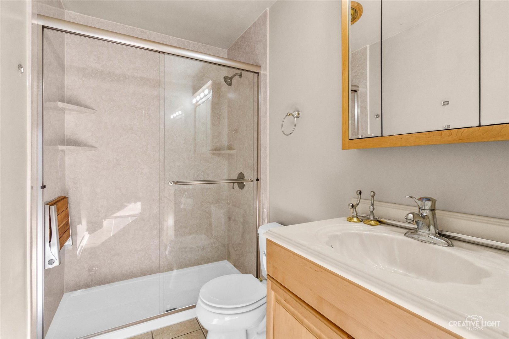 425 Carriage Hill Road Naperville, IL 60565 - Photo 15 of 37 a bathroom with a sink toilet and shower