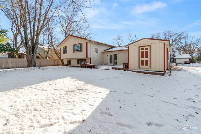 $595,000 | 425 Carriage Hill Road, Naperville, IL 60565