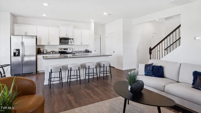 $372,885 | 1723 Fox Meadows Circle, Bluff City, TN 37618